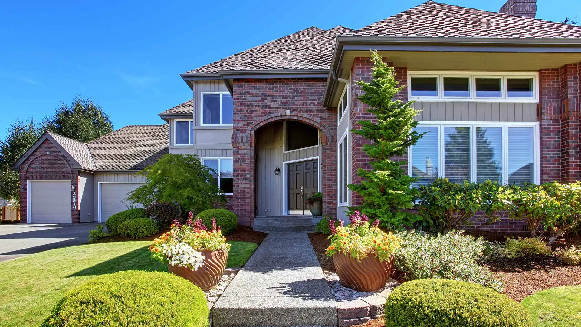 A beautiful lawn properly cared for near Bryn Mawr, PA.